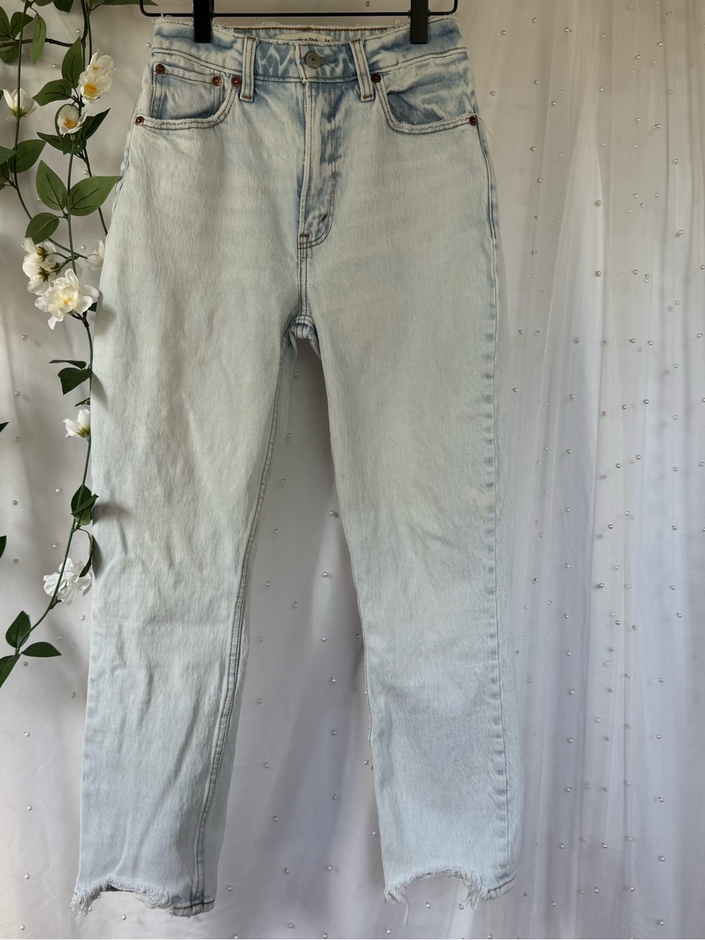 Abercrombie & Fitch Curve Love- The Mom High Rise jeans